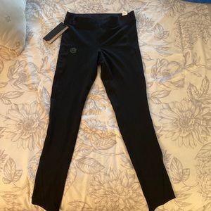 Women Mid Calve Under Amour 84% polyester workout leggings